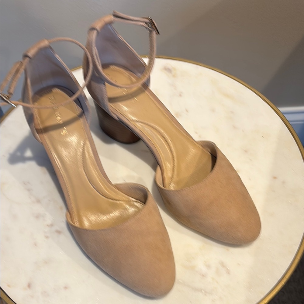 Women's Tan leather Ankle Strap block heels Sz 8
